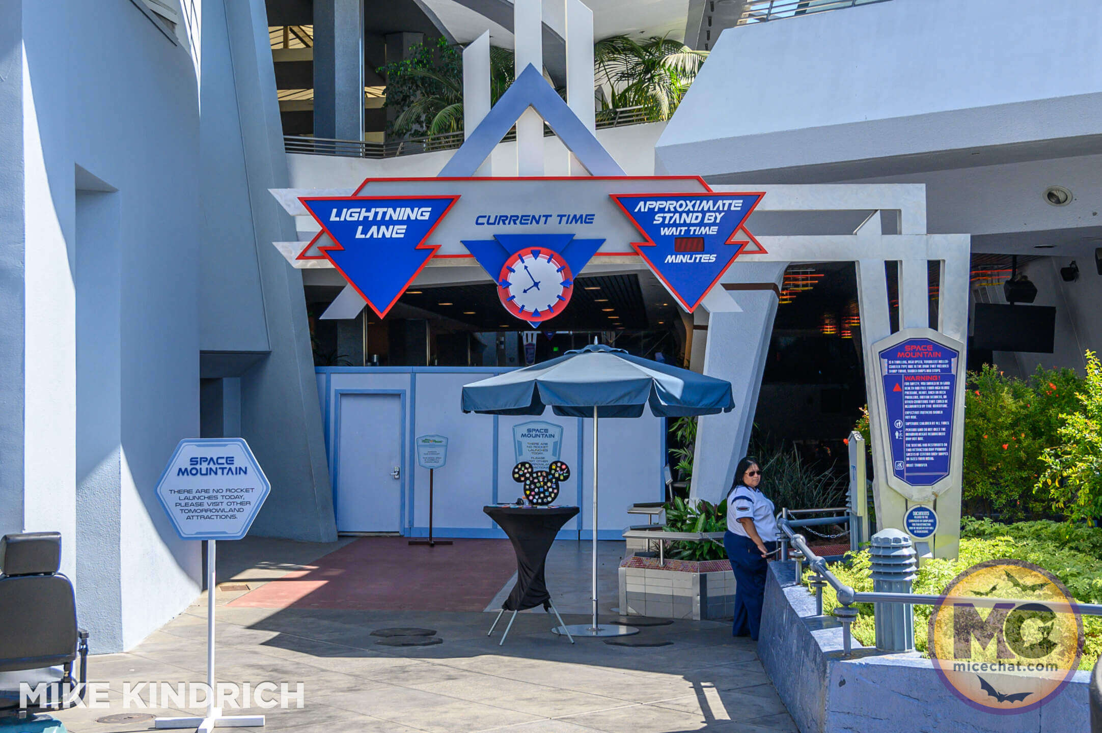, Disneyland Update: Construction Tricks and Halloween Treats