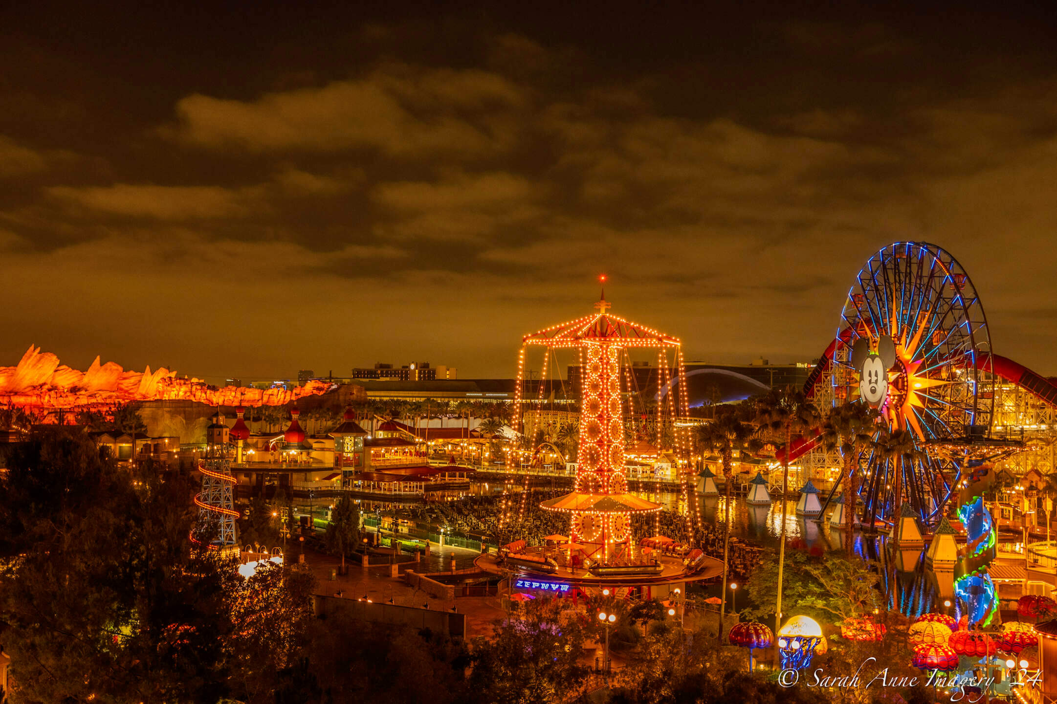 , Disneyland Update: Construction Tricks and Halloween Treats