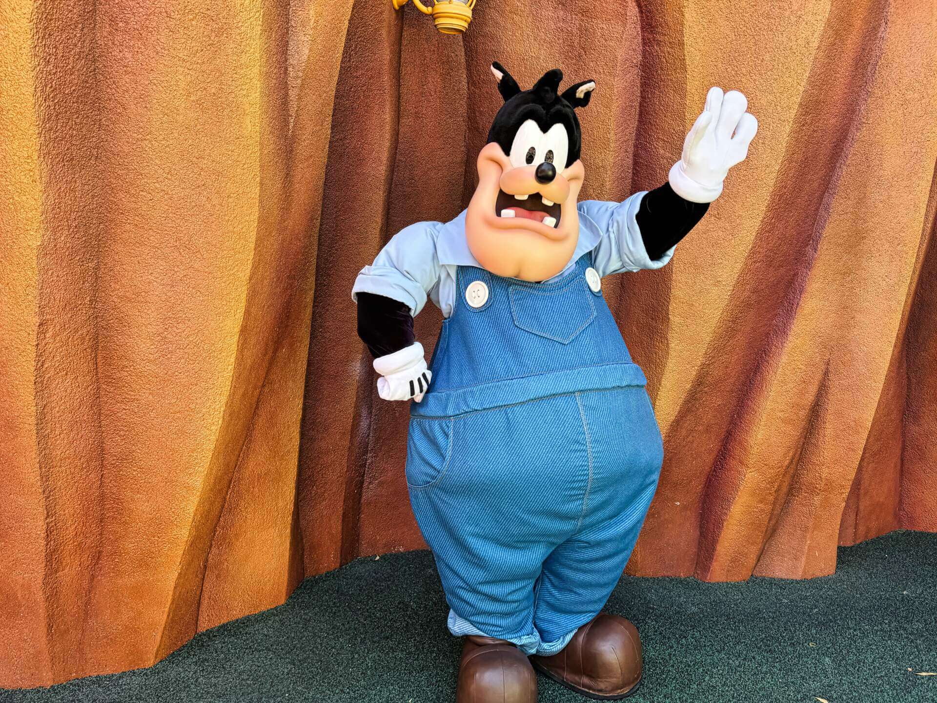 , DISNEYLAND UPDATE: Dead-er Together, D23 Screams & Haunted Happenings