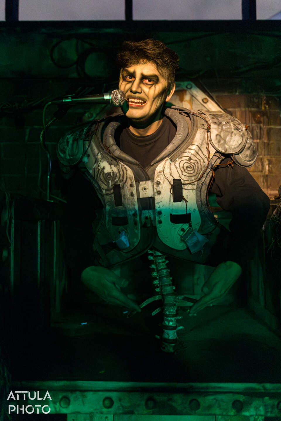 Knott's Scary Farm, 🎃 Knott’s Scary Farm 2025 Guide: New Mazes, What’s Leaving, Haunted Happenings, Foodie Frights & a Hangin’