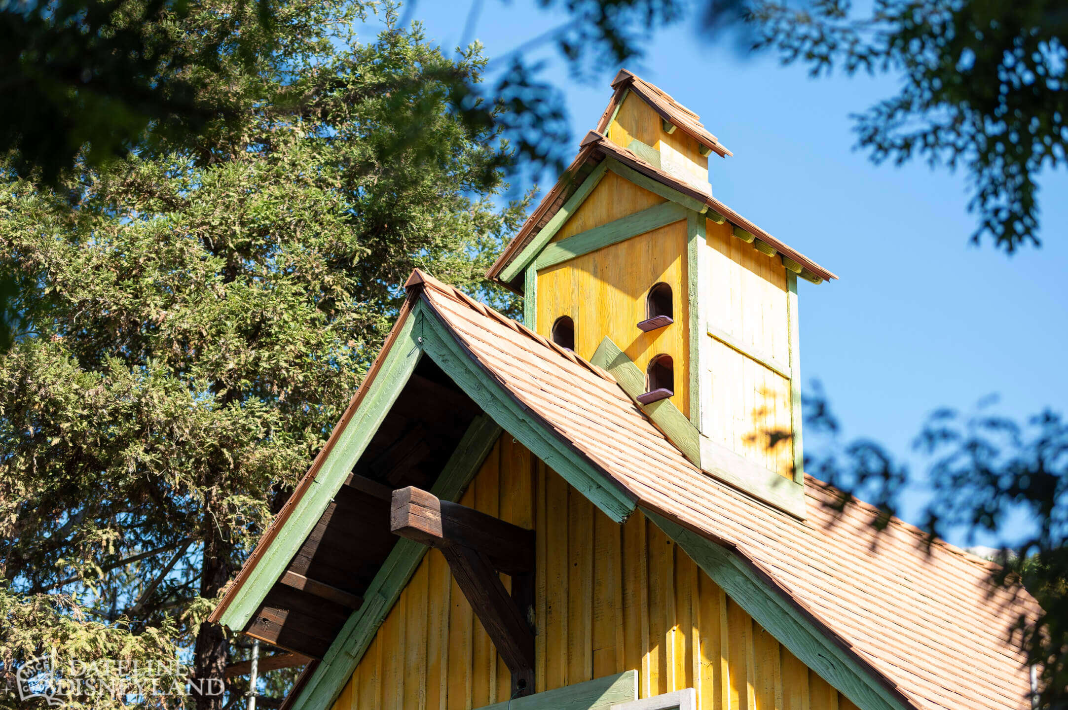 Disneyland, DISNEYLAND UPDATE: Critter Country Comeback, Halloween Magic & Labor Day Madness