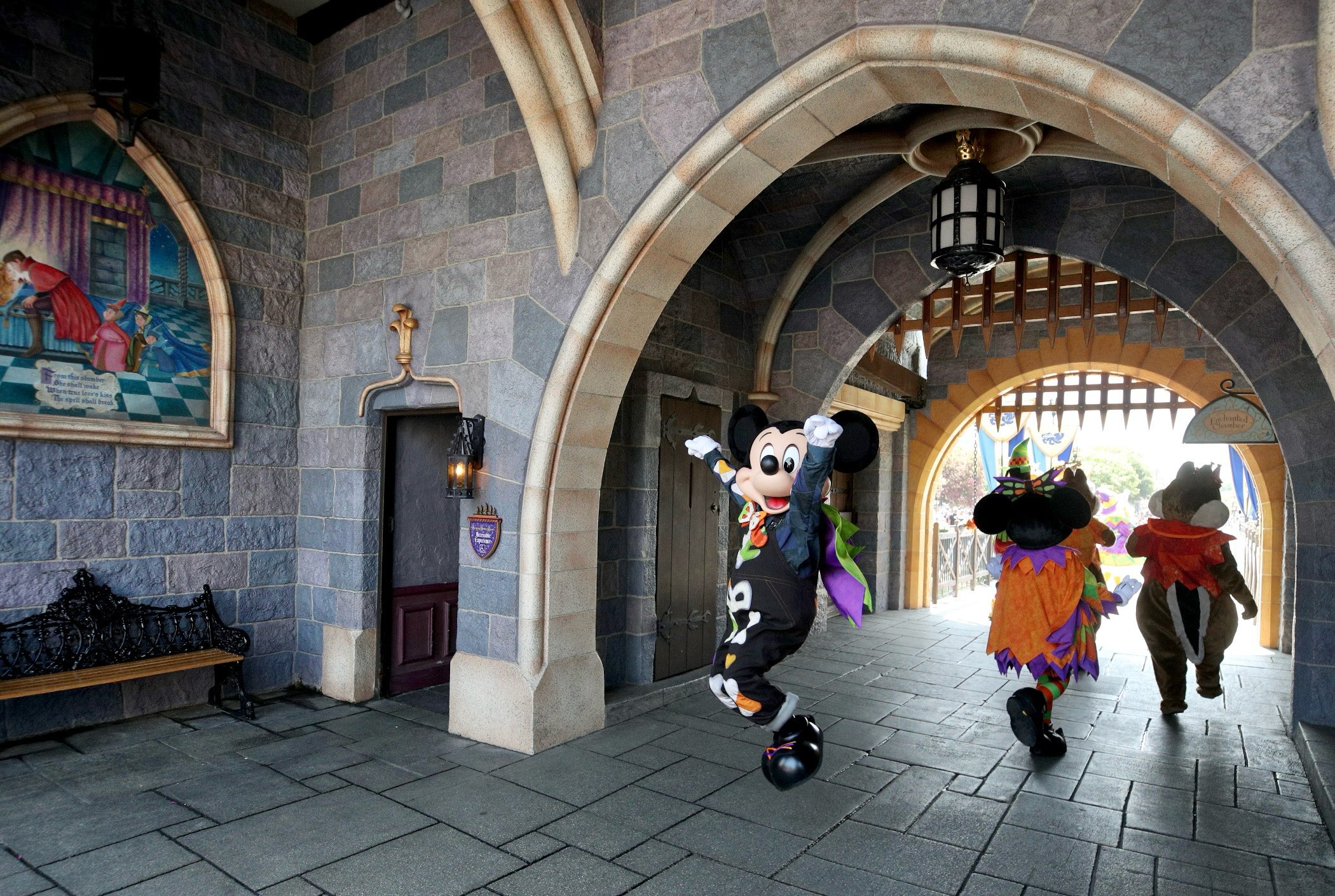 , DISNEYLAND UPDATE: Haunts, Heat & Halloween Treats!