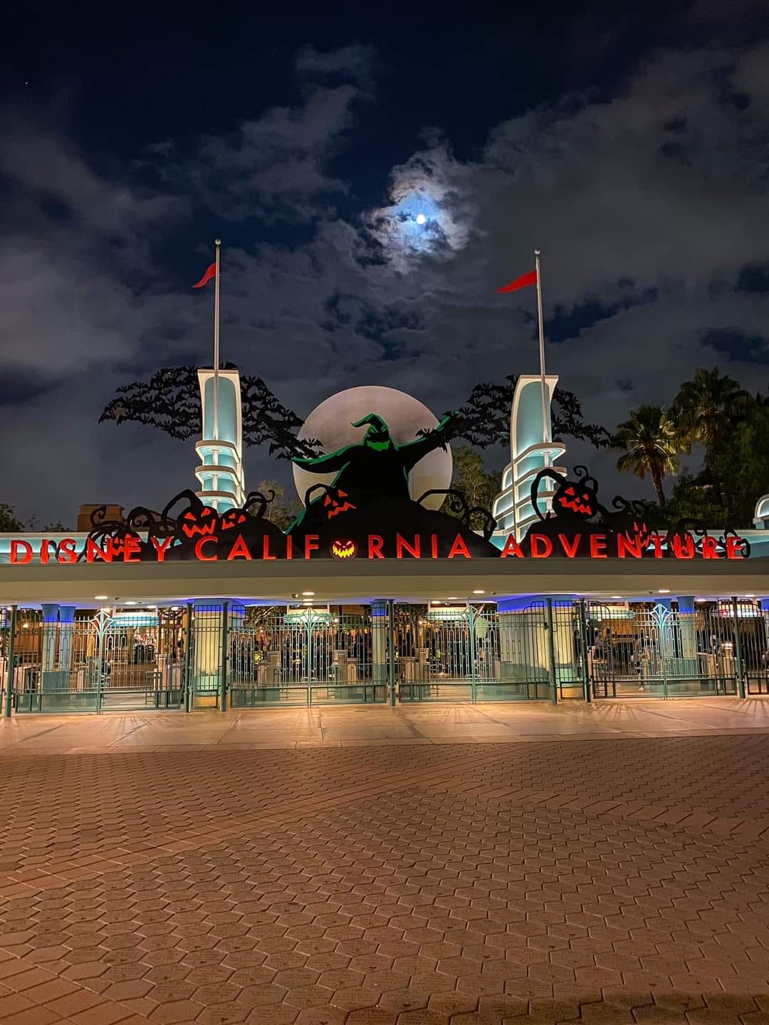 , DISNEYLAND UPDATE: Haunts, Heat & Halloween Treats!
