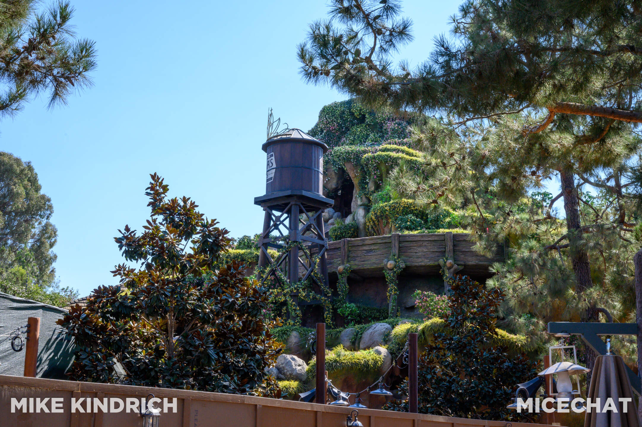 , DISNEYLAND UPDATE: Haunts, Heat & Halloween Treats!