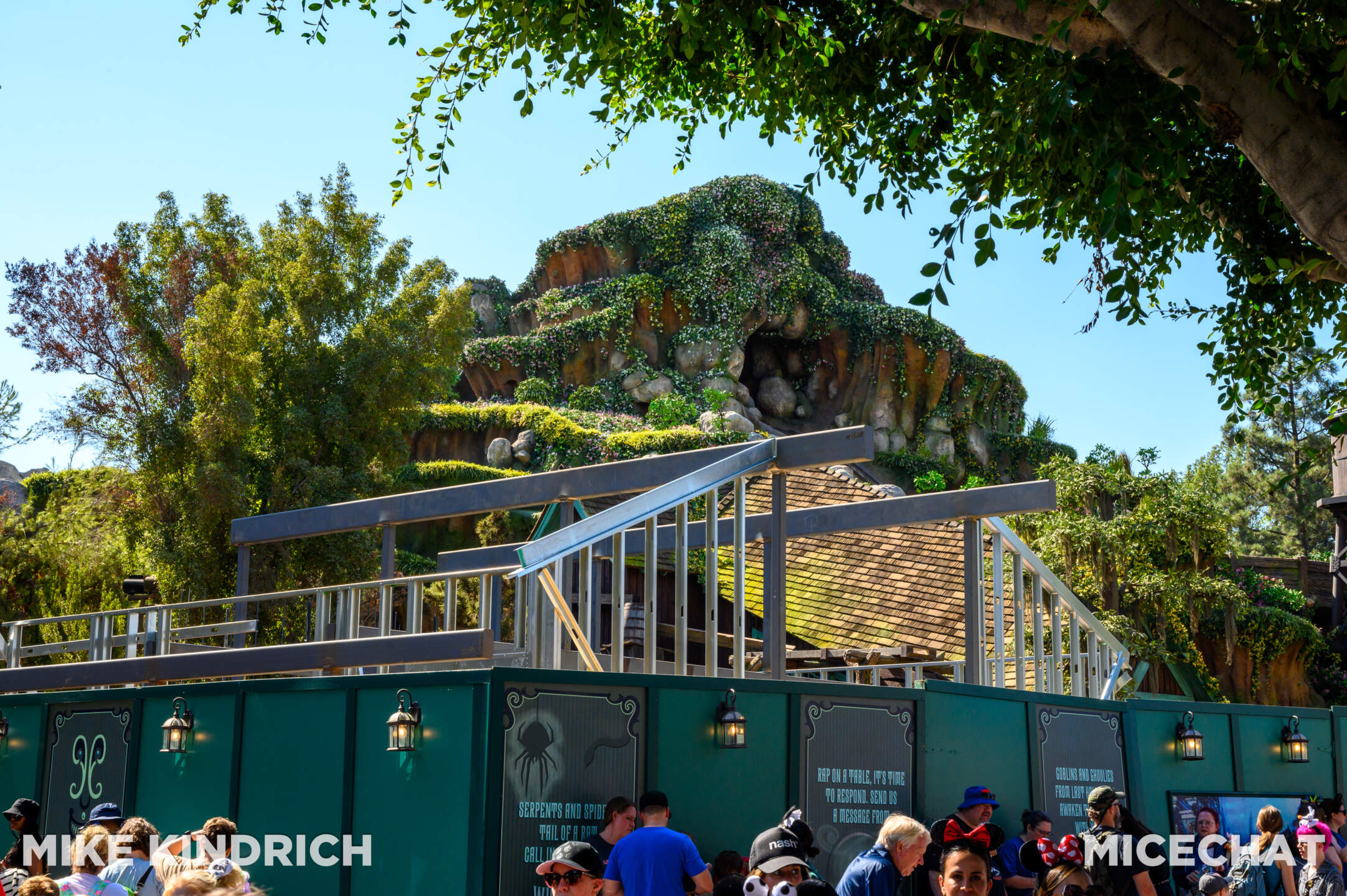 , DISNEYLAND UPDATE: Haunts, Heat & Halloween Treats!