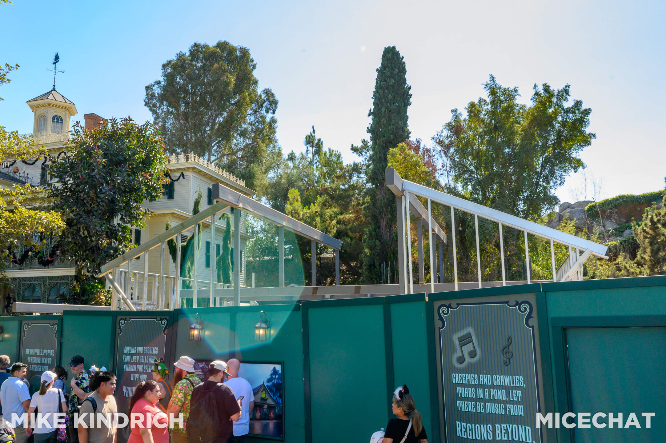 , DISNEYLAND UPDATE: Haunts, Heat & Halloween Treats!