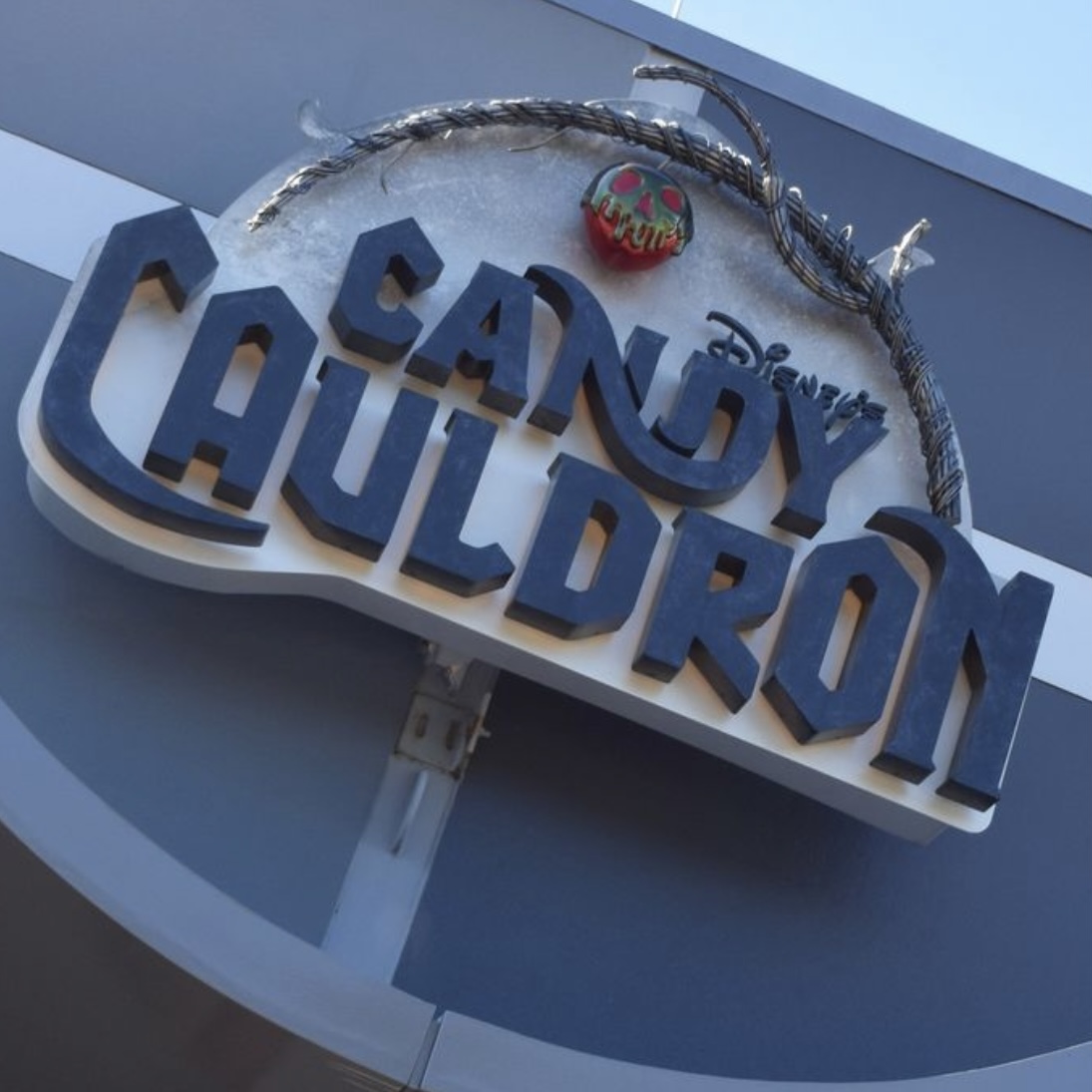 , WDW UPDATE: Pricey Premier, Stormy Season & Christmas Countdown!