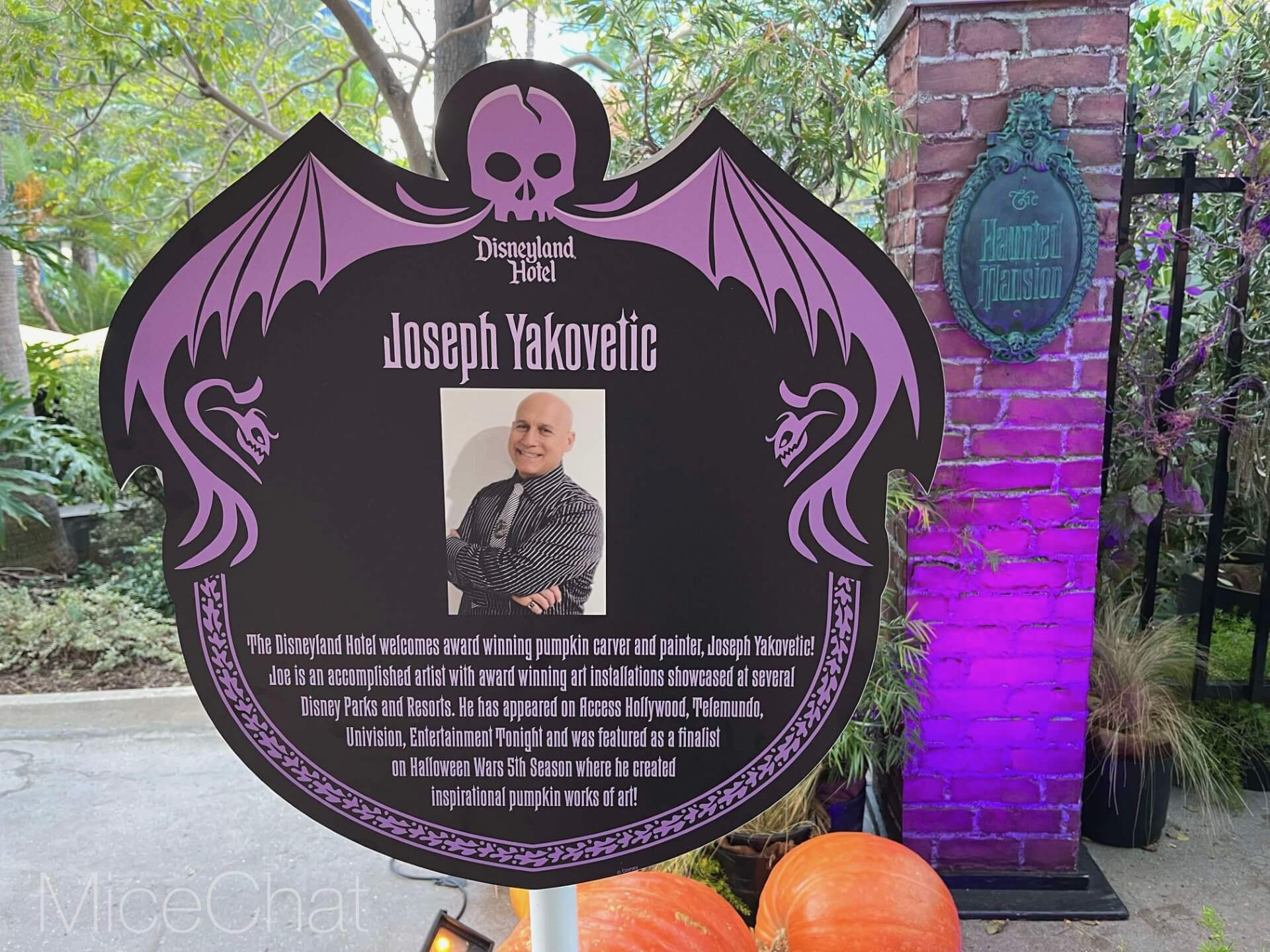 Disneyland Hotel pumpkin carving