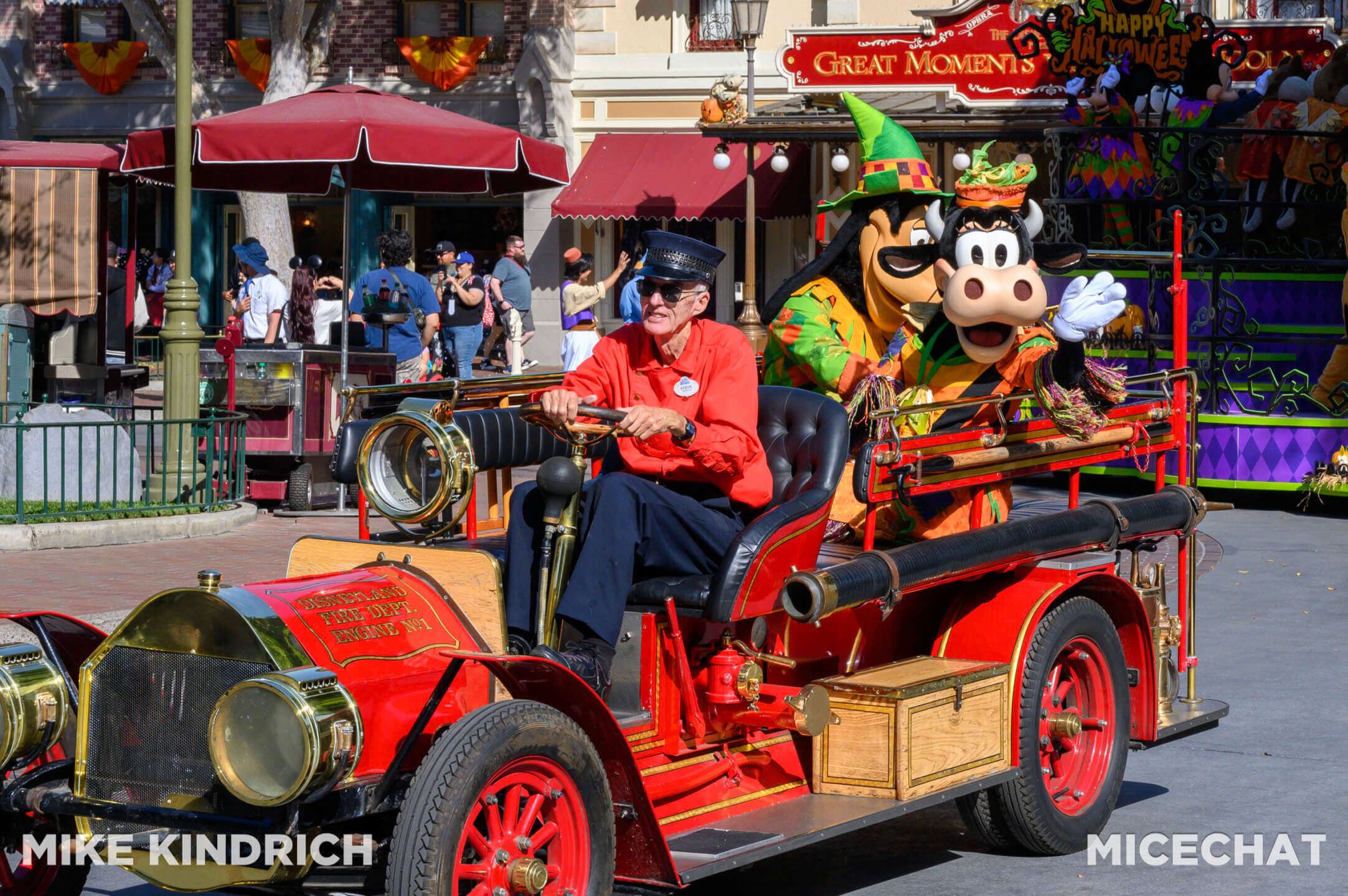 , DISNEYLAND UPDATE: Autopia Sparks, Star Wars Snarls & Summer Starts