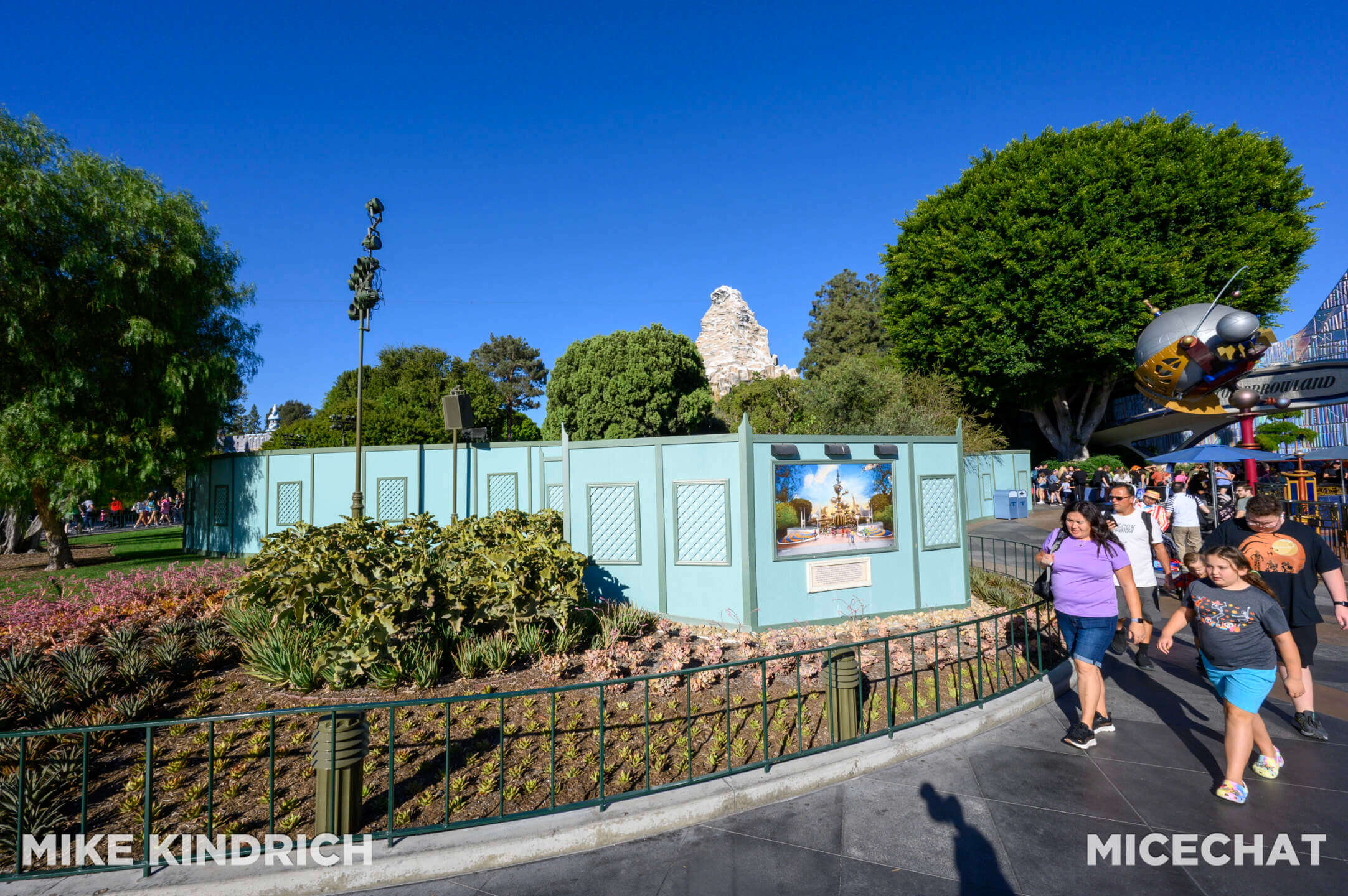 , DISNEYLAND UPDATE: Bayou Debut, BBQ Redo & Holiday x 2