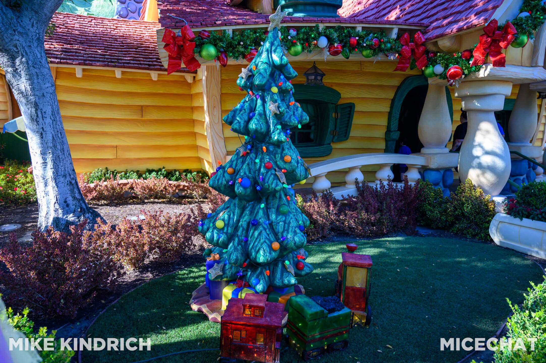 , DISNEYLAND UPDATE: Bayou Debut, BBQ Redo & Holiday x 2