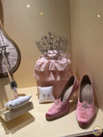 Universal Orlando Resort Wicked store Glinda accessories props