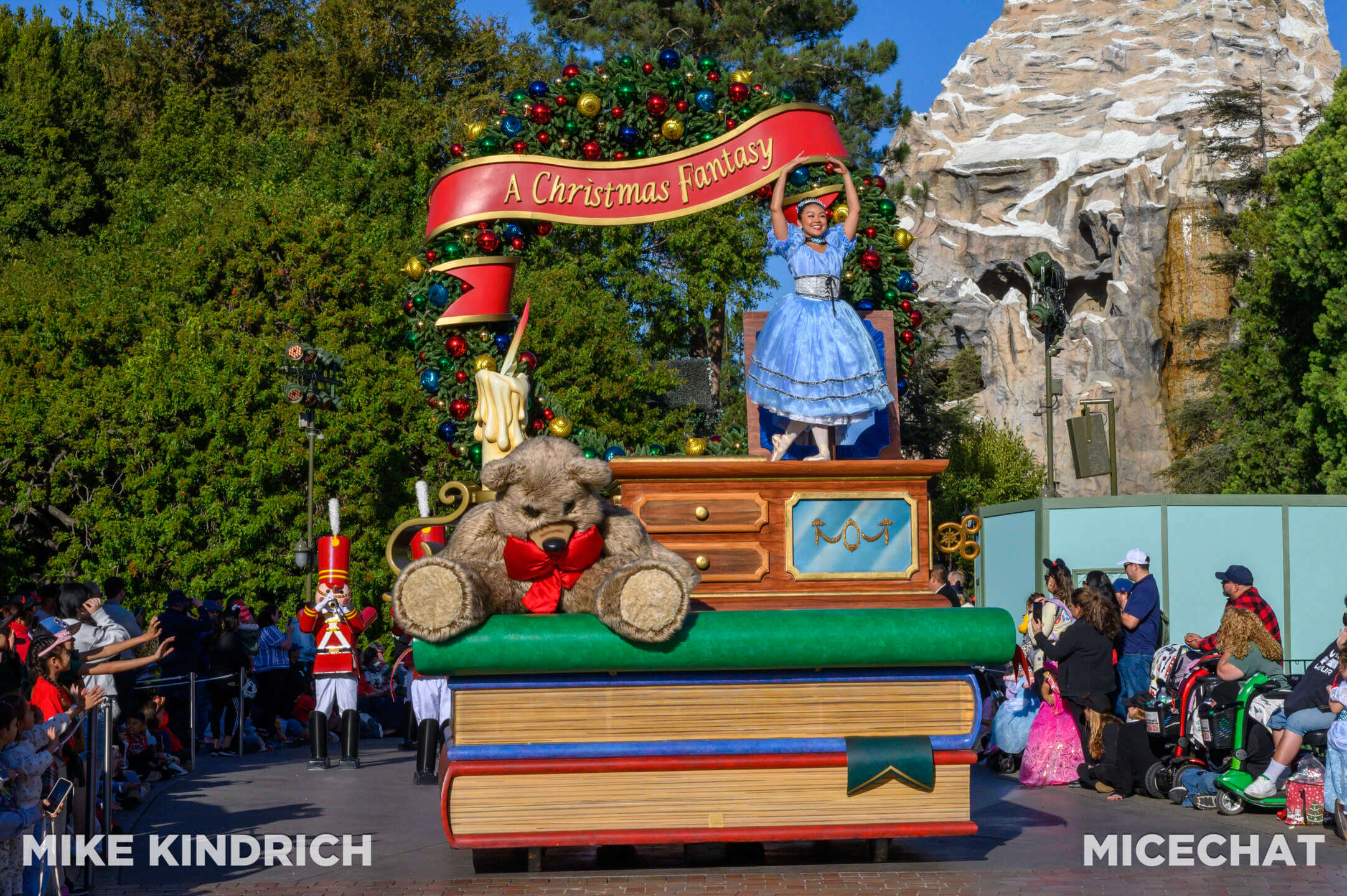 , DISNEYLAND UPDATE: Christmas Crunch, Porto&rsquo;s Push & World of Color Conundrum