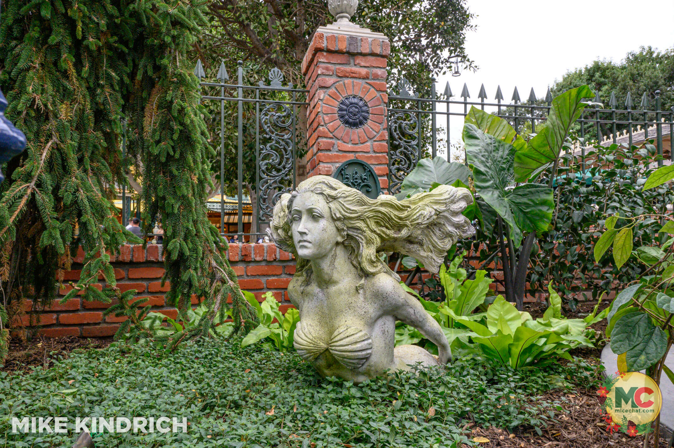 , DISNEYLAND UPDATE: Holiday Humbugs, Haunted Happenings & the Pricing Paradox