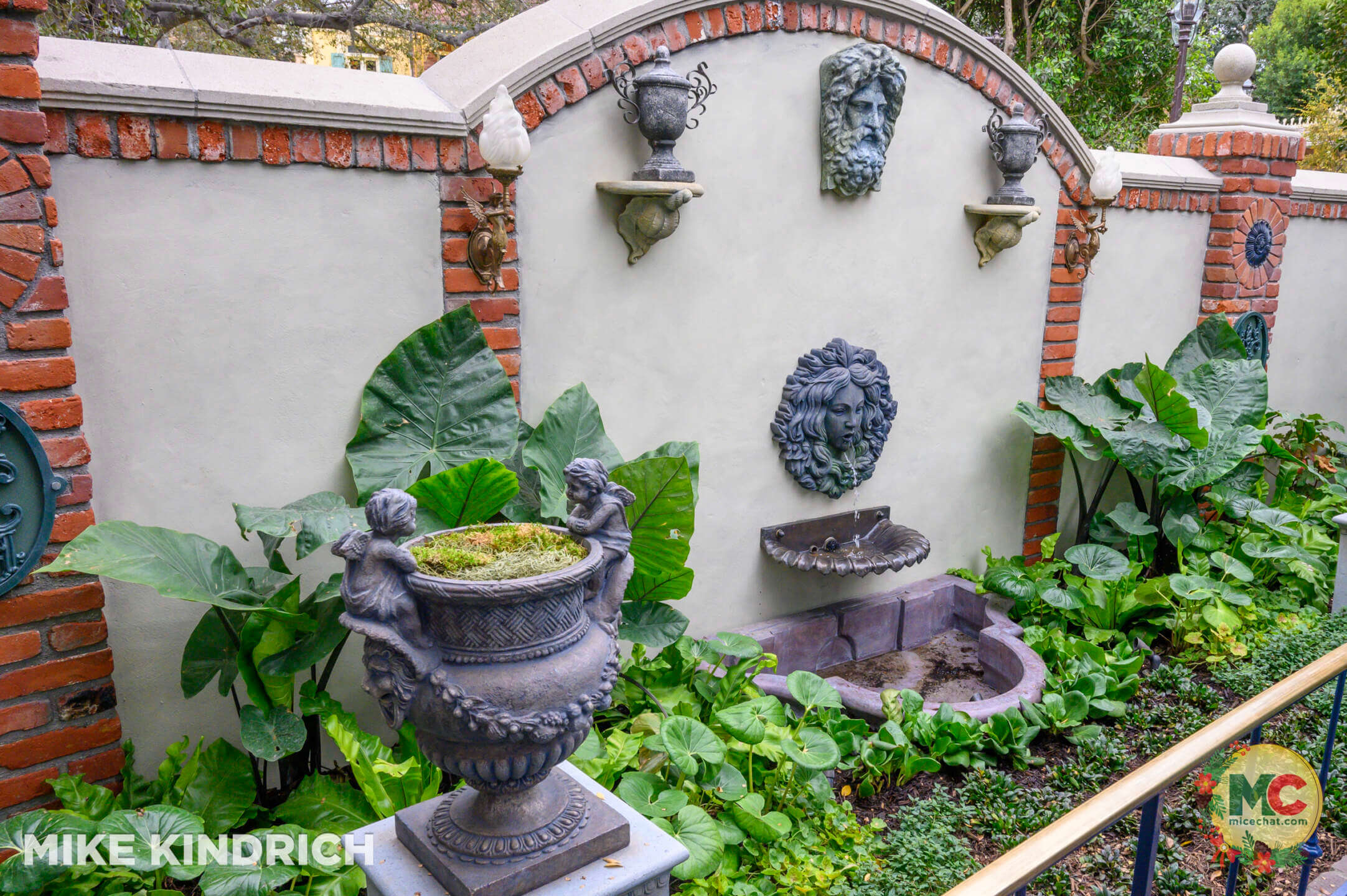 , DISNEYLAND UPDATE: Holiday Humbugs, Haunted Happenings & the Pricing Paradox
