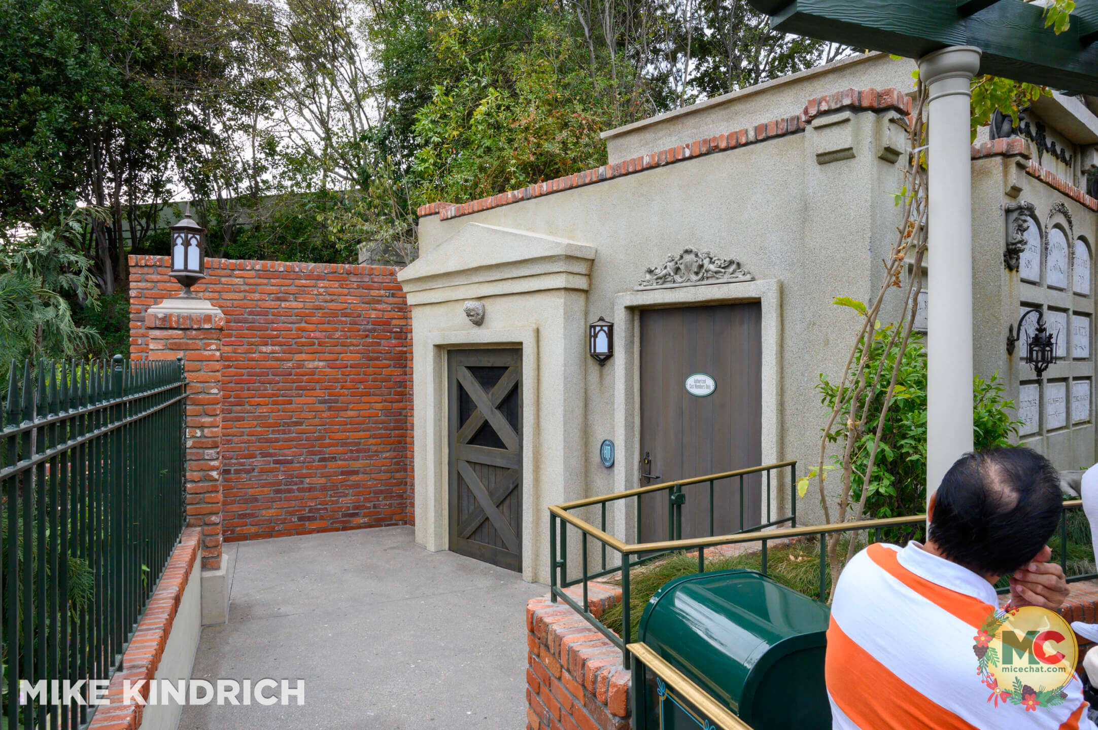 , DISNEYLAND UPDATE: Holiday Humbugs, Haunted Happenings & the Pricing Paradox