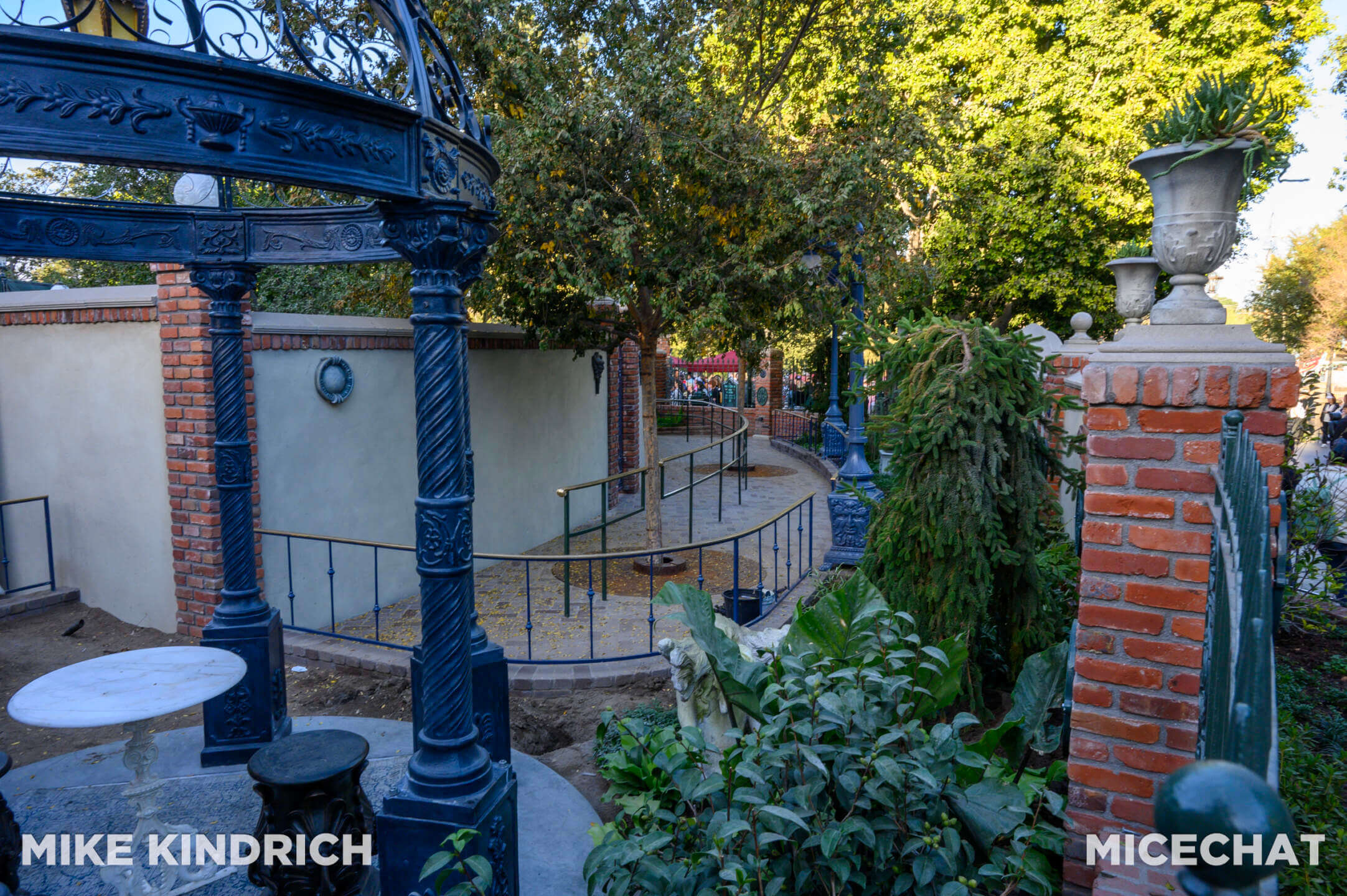 , DISNEYLAND UPDATE: Walls Tumble Down, Holidays Unwrap & the Bayou Debuts!