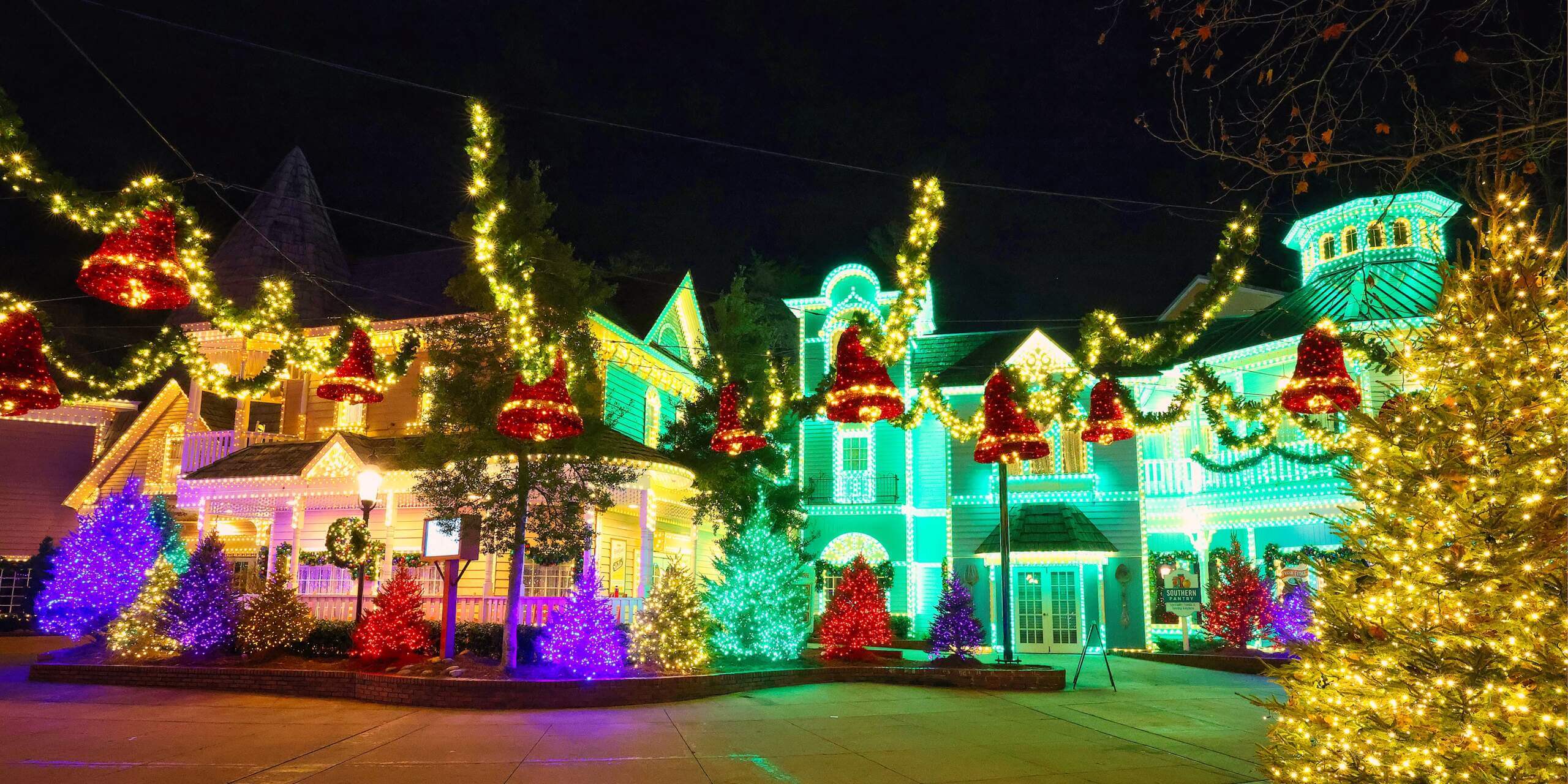 Dollywood, The Best Christmas Theme Park Event Isn’t Where You Think!