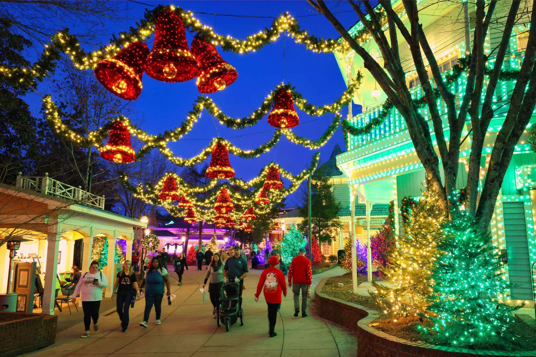 Dollywood, The Best Christmas Theme Park Event Isn’t Where You Think!