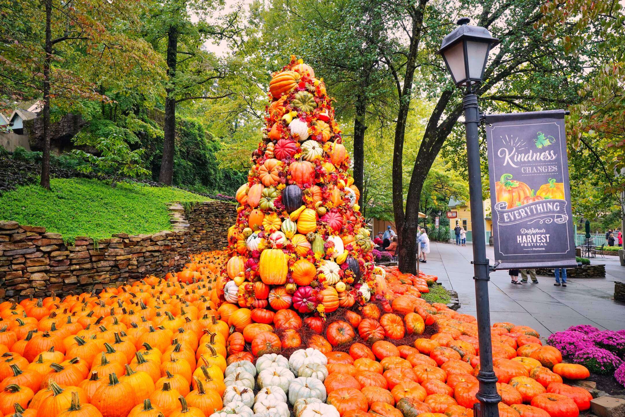 Dollywood, The Best Christmas Theme Park Event Isn’t Where You Think!
