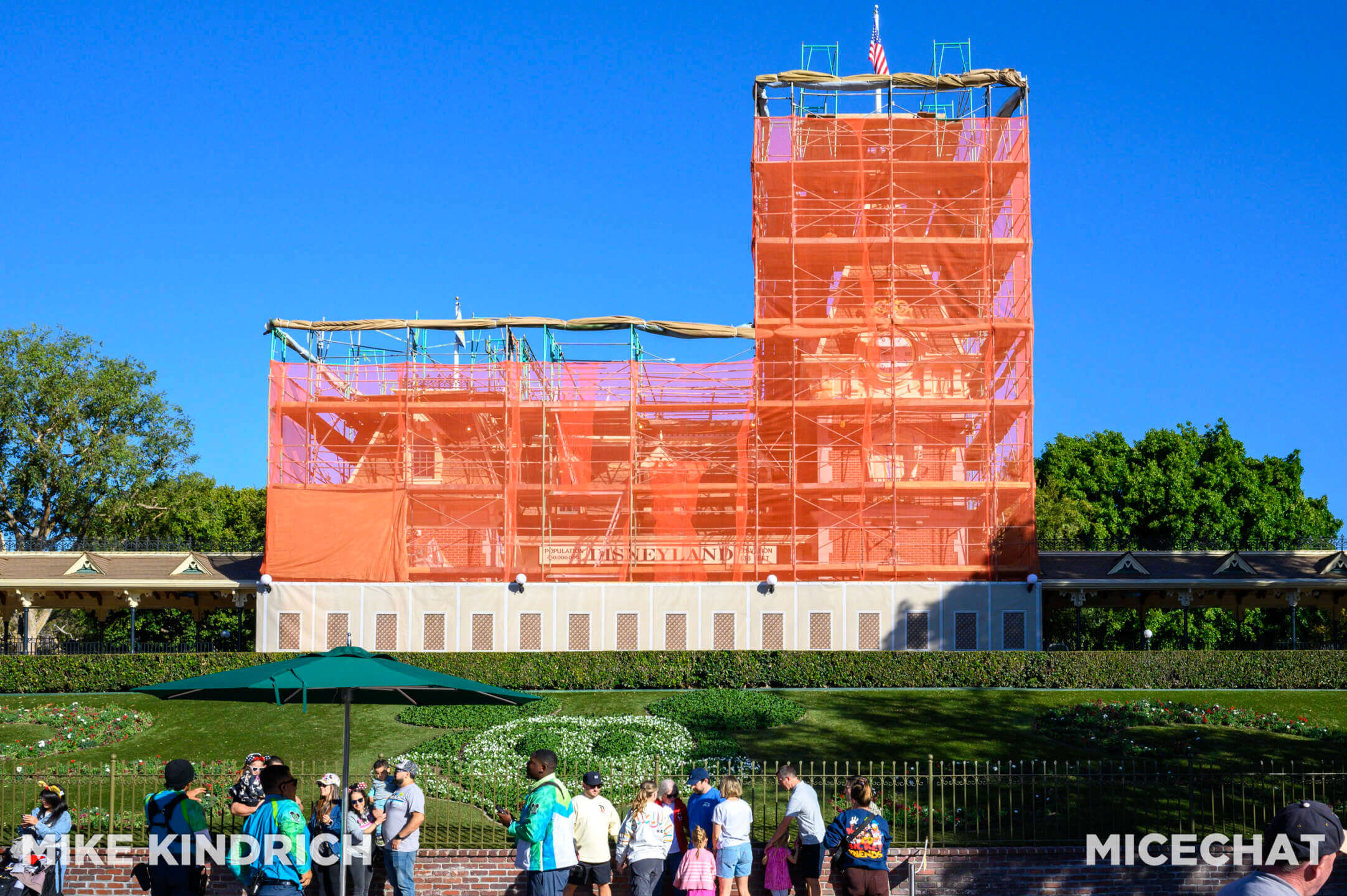 , DISNEYLAND UPDATE: Bayou Debut, Holidays Happen & Queuing Questions!