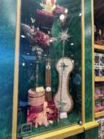 USH – Wicked – Feature Presentation Store – prop wands