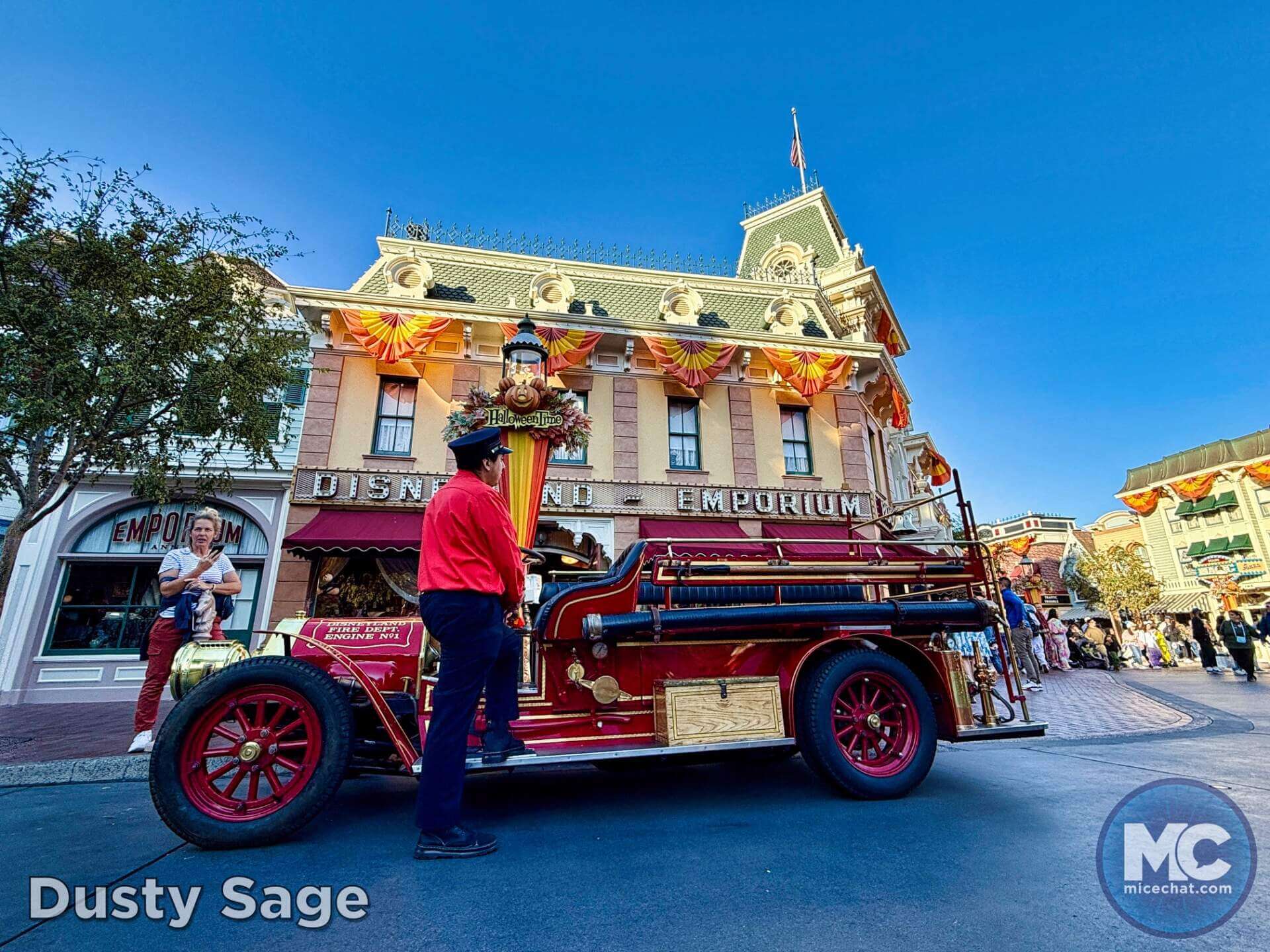 , DISNEYLAND UPDATE: Holiday Hustle, Price Pains & Construction Gains!