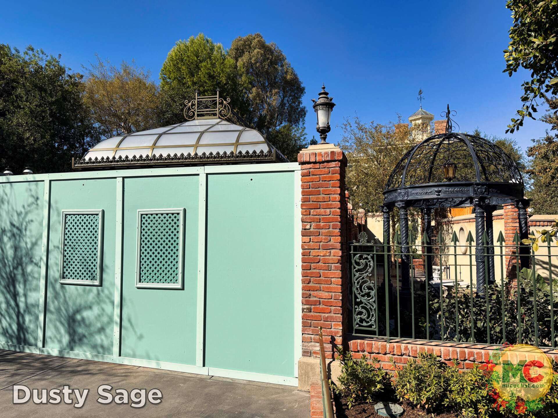 , DISNEYLAND UPDATE: Walls Tumble Down, Holidays Unwrap & the Bayou Debuts!