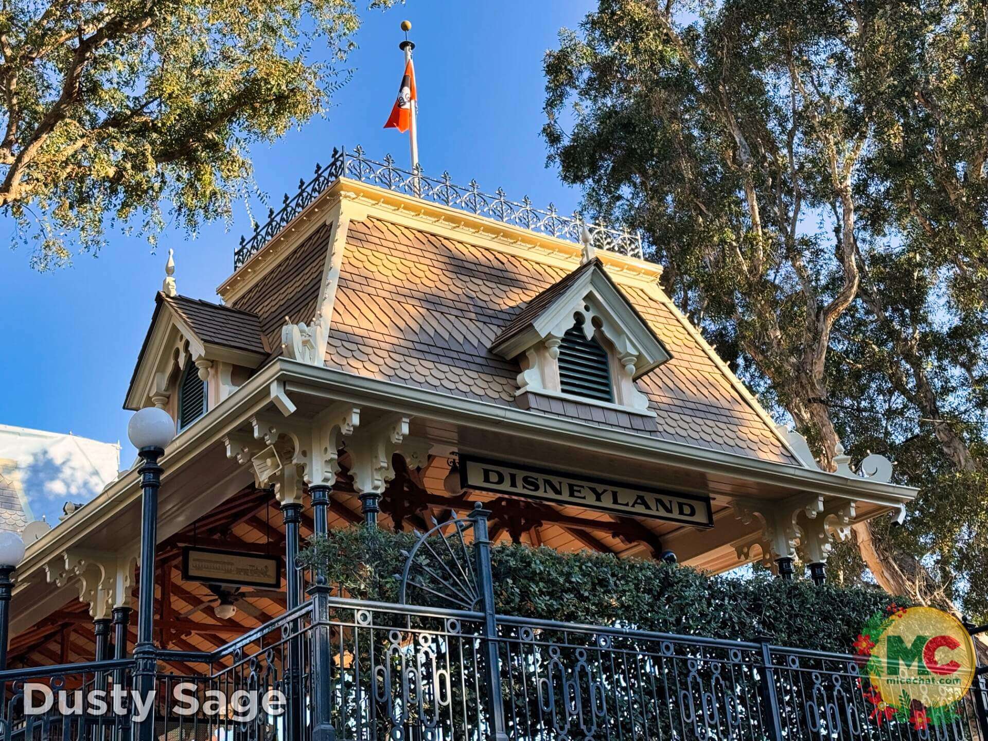 , DISNEYLAND UPDATE: Walls Tumble Down, Holidays Unwrap & the Bayou Debuts!