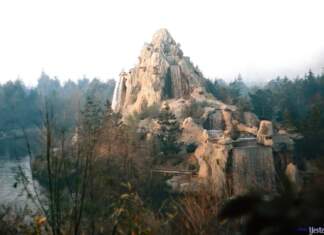 Cascade Peak on the Rivers of America