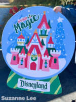 030_Disneyland_holiday photo sign