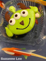 058_Disneyland_Alien reindeer macaron