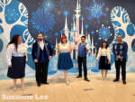 102_Disneyland Hotel_Holiday carolers