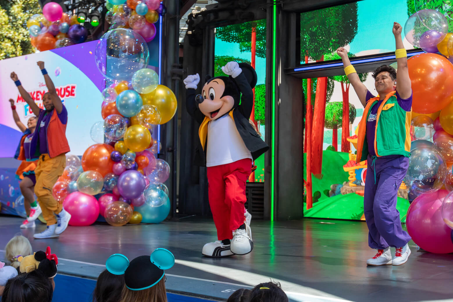 , DISNEYLAND UPDATE: Pirates Unplugged, Leota’s Legacy & Bubble Bonanza