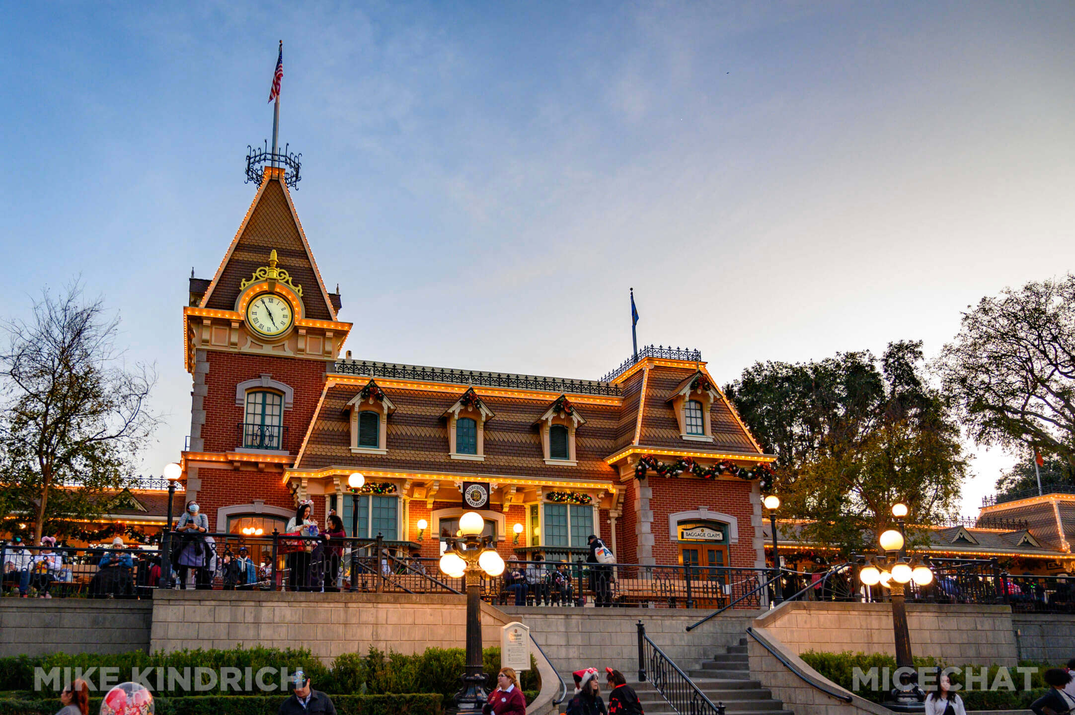 Haunted Mansion, DISNEYLAND UPDATE: Haunted Mansion Secrets, Holiday Hustle & What’s Next!