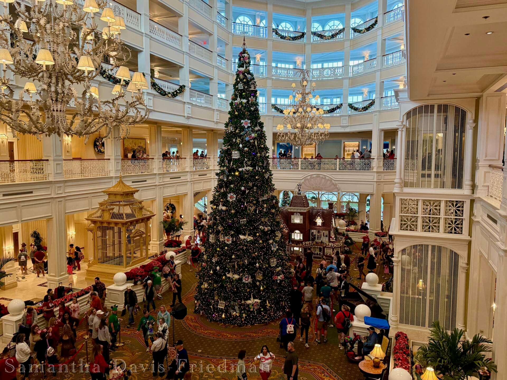 , MiceShots: A Festive Flight Through Disney’s Winter Wonderlands