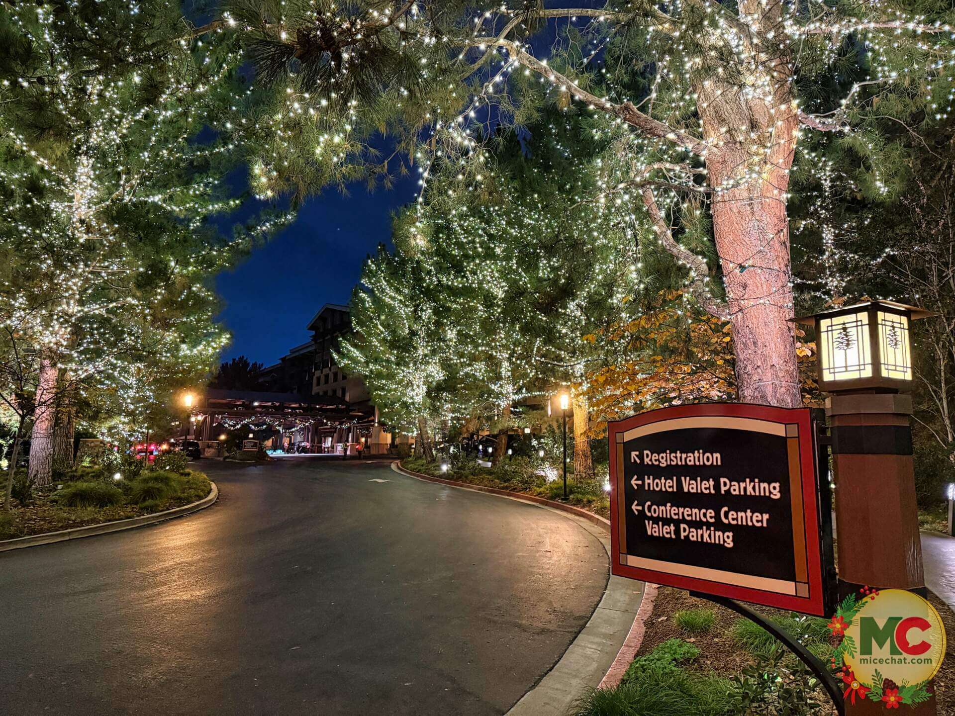 , DISNEYLAND UPDATE: Holiday Humbugs, Haunted Happenings & the Pricing Paradox