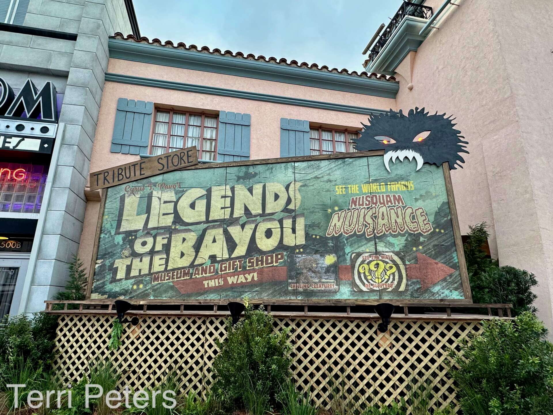 Universal Orlando Mardi Gras 2025 Tribute Store