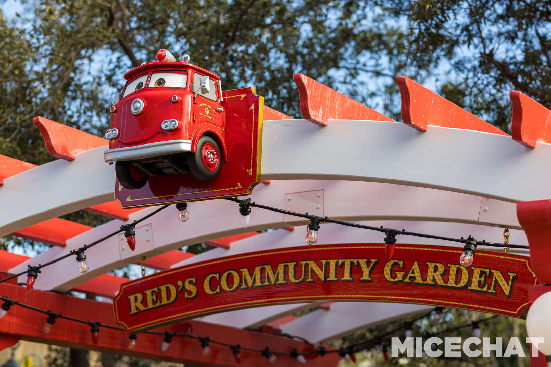 , DISNEYLAND UPDATE: Skywalker Steps In, Red Car Rolls Out & Mystery Solved!