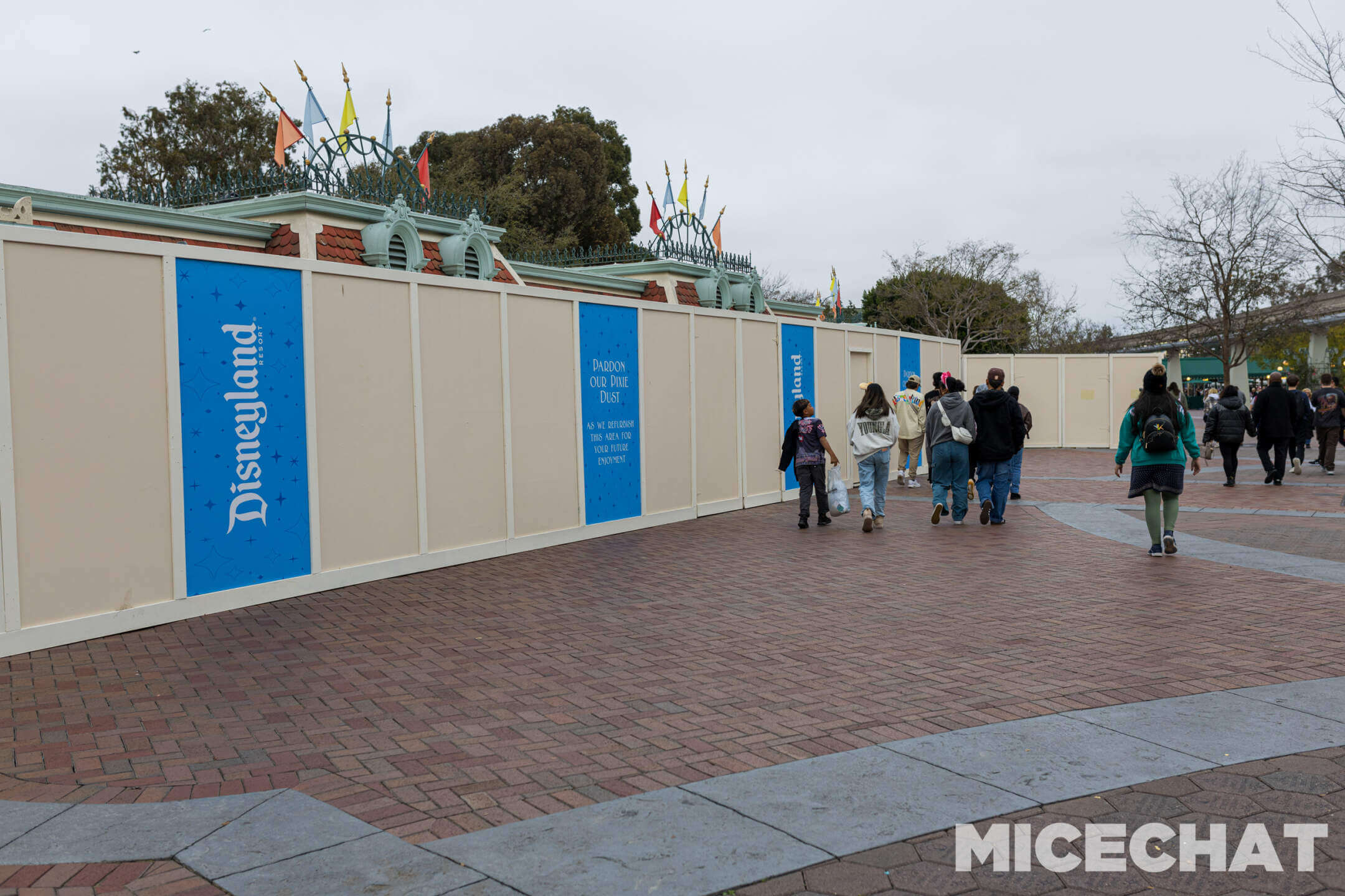 , DISNEYLAND UPDATE: Skywalker Steps In, Red Car Rolls Out & Mystery Solved!