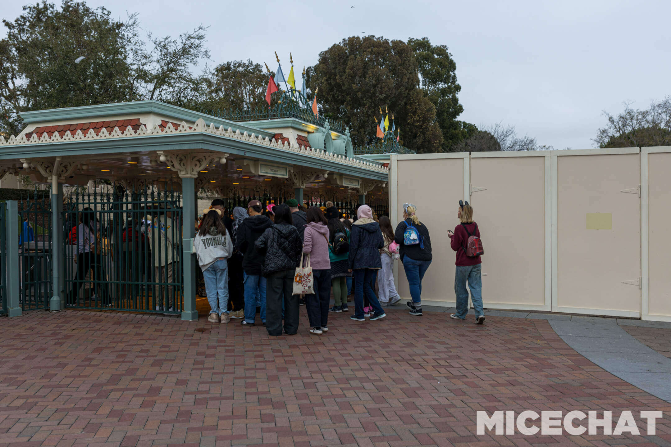 , DISNEYLAND UPDATE: Skywalker Steps In, Red Car Rolls Out & Mystery Solved!