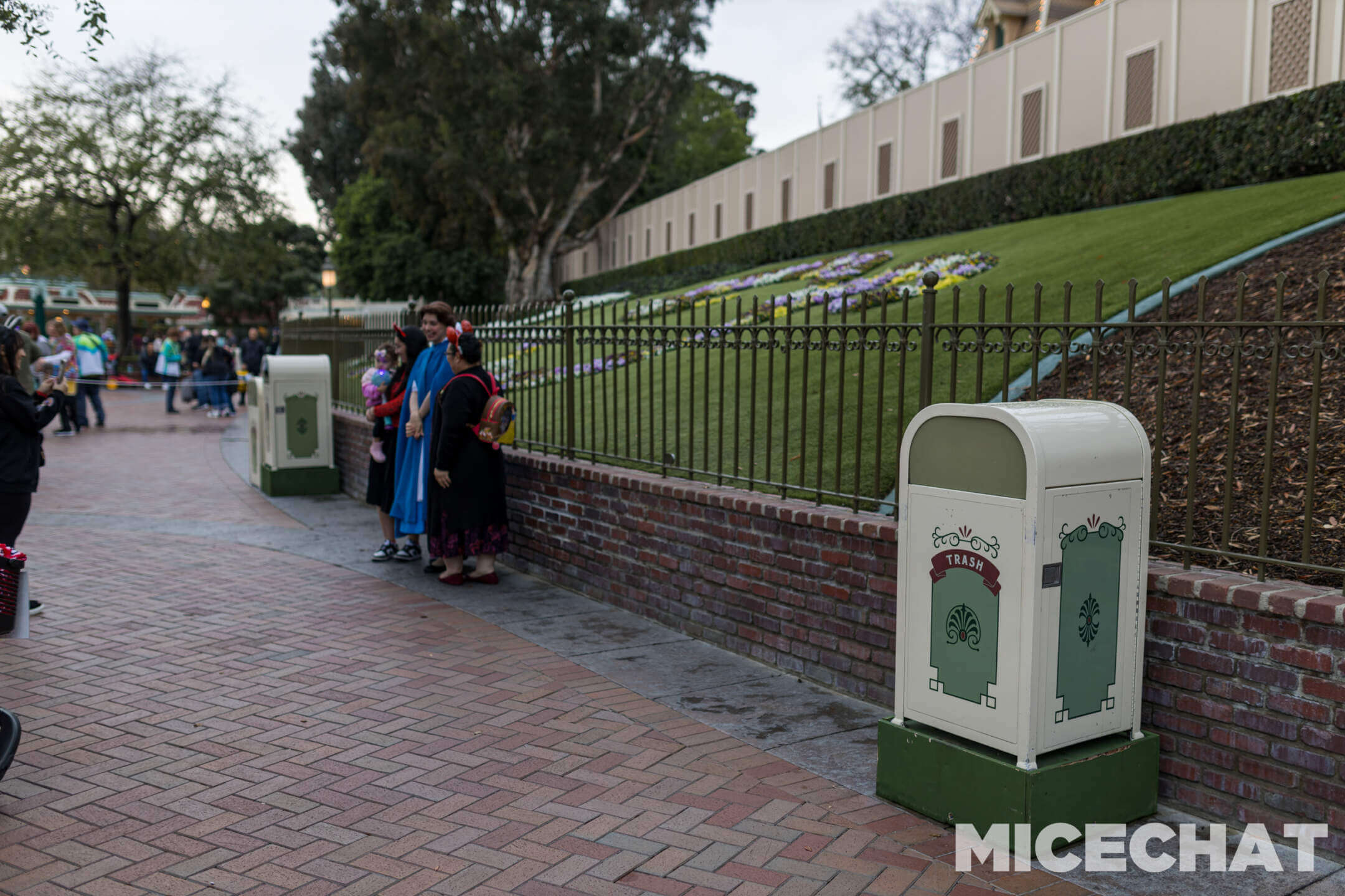, DISNEYLAND UPDATE: Skywalker Steps In, Red Car Rolls Out & Mystery Solved!