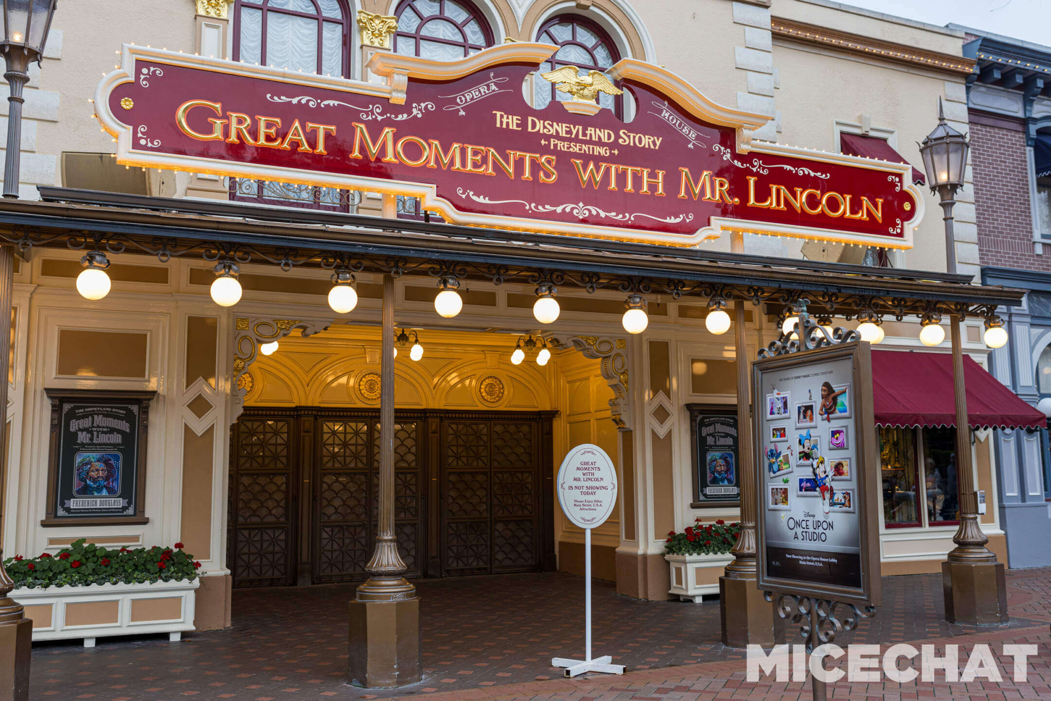 , DISNEYLAND UPDATE: Skywalker Steps In, Red Car Rolls Out & Mystery Solved!