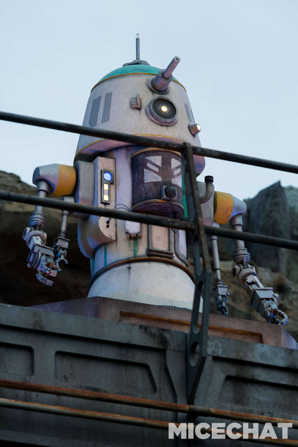 , DISNEYLAND UPDATE: Skywalker Steps In, Red Car Rolls Out & Mystery Solved!