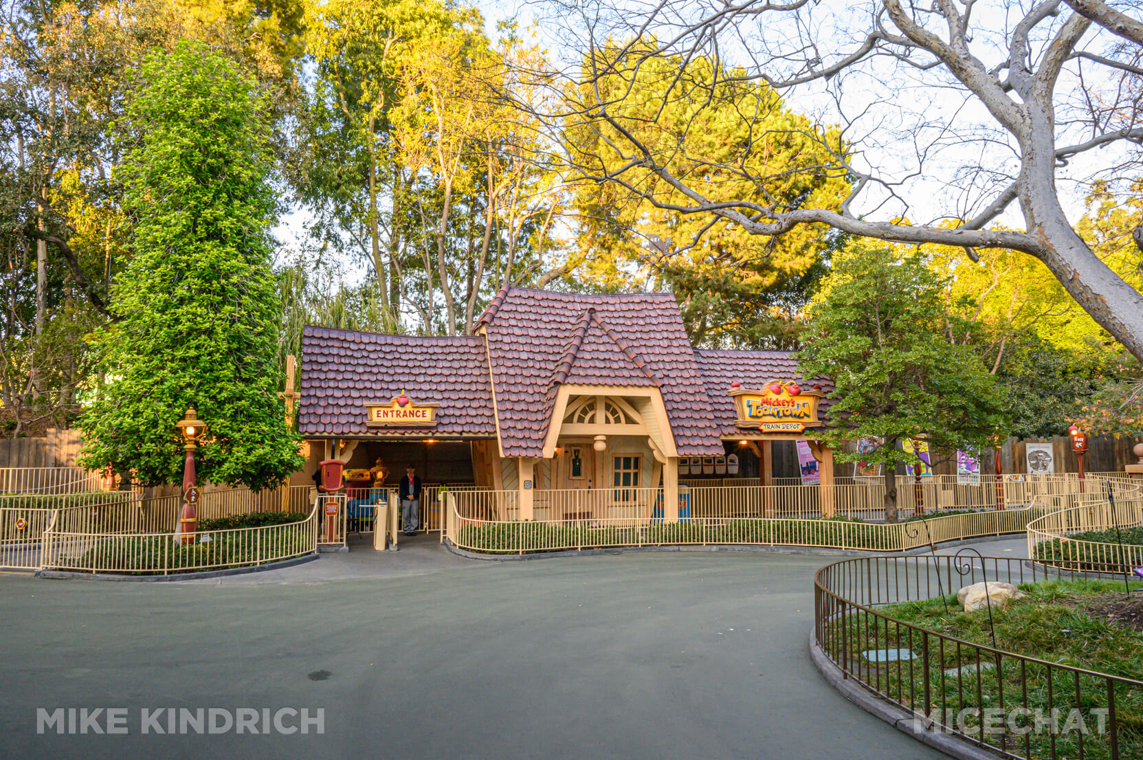 , DISNEYLAND UPDATE: End of the Line & Blasts from the Past!