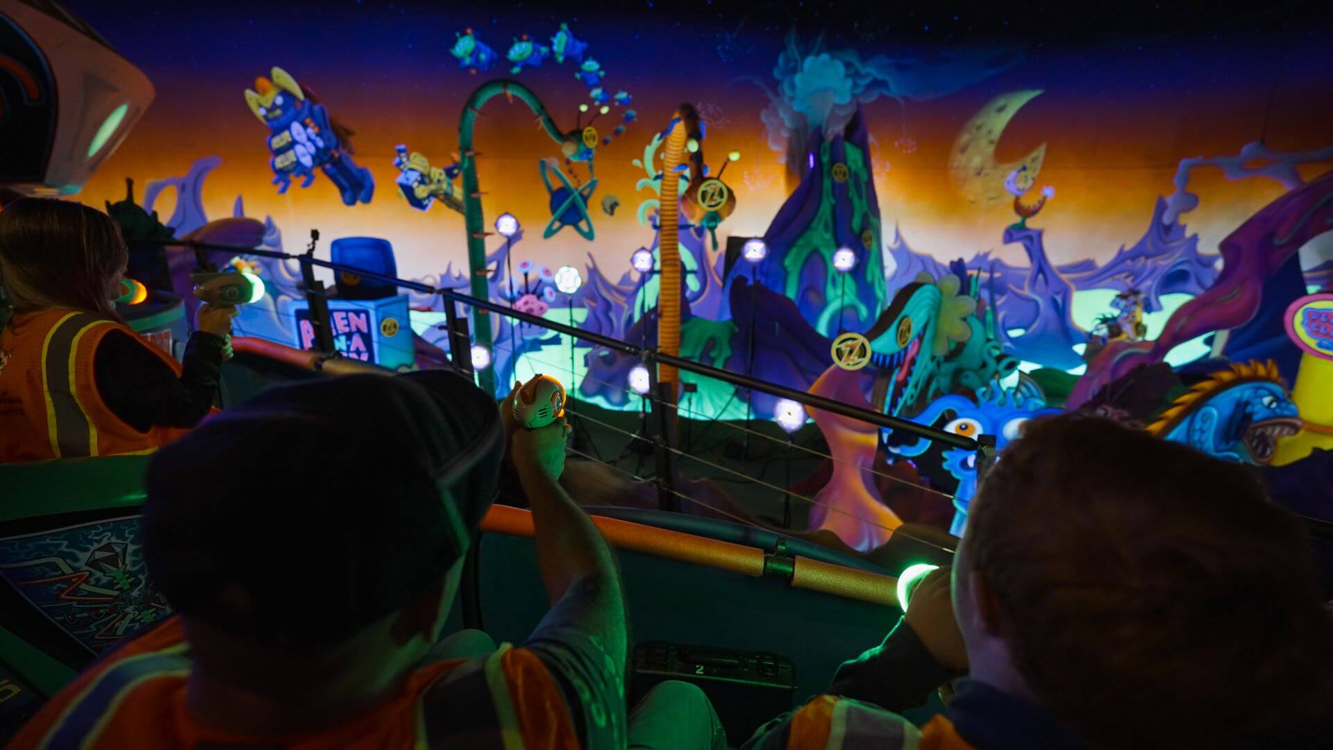 , WDW UPDATE: Huge Queues, New Clues & Big Stage News