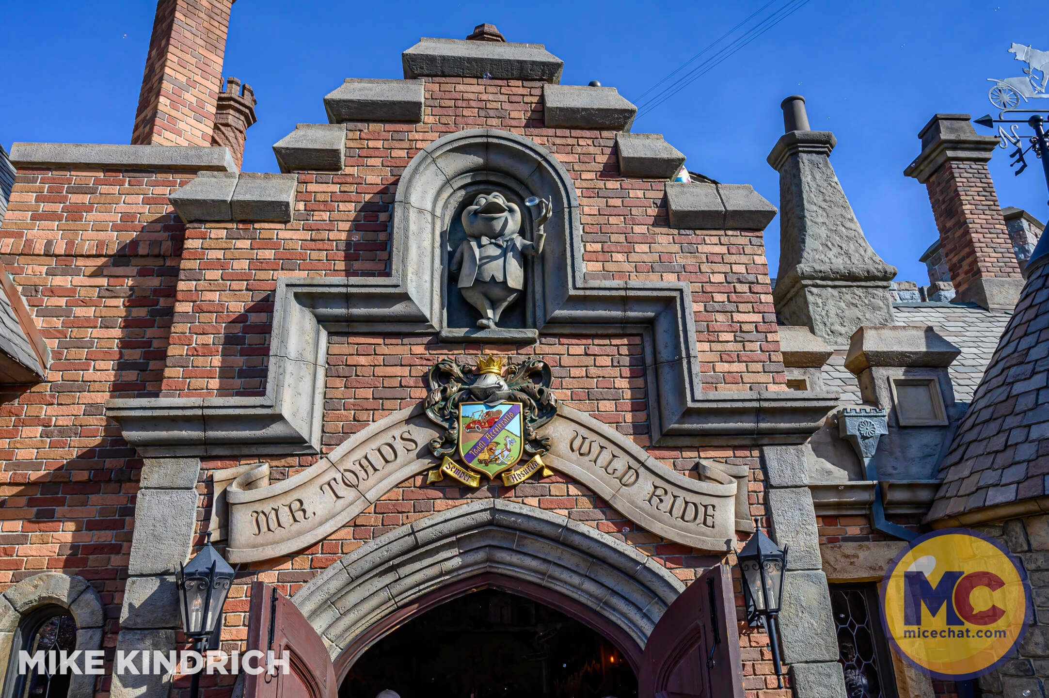 , DISNEYLAND UPDATE: Packed Parks, Show Shuttered & A Galaxy Too Far