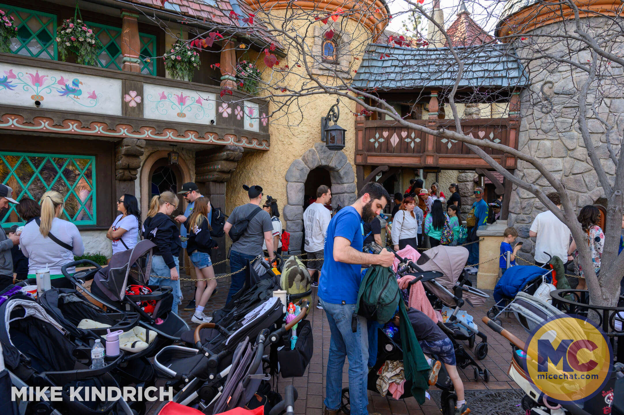 , DISNEYLAND UPDATE: Packed Parks, Show Shuttered & A Galaxy Too Far