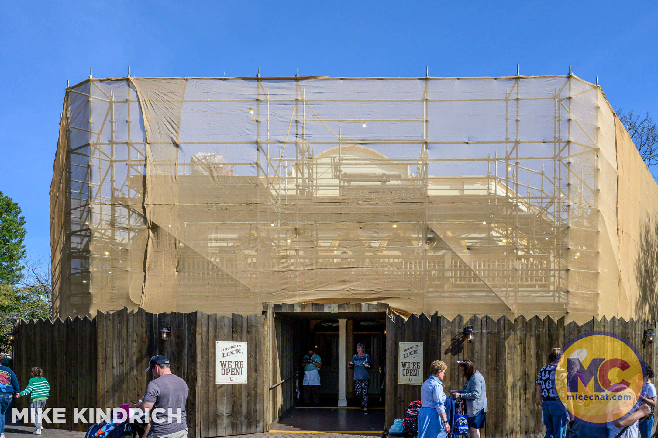 , DISNEYLAND UPDATE: Packed Parks, Show Shuttered & A Galaxy Too Far