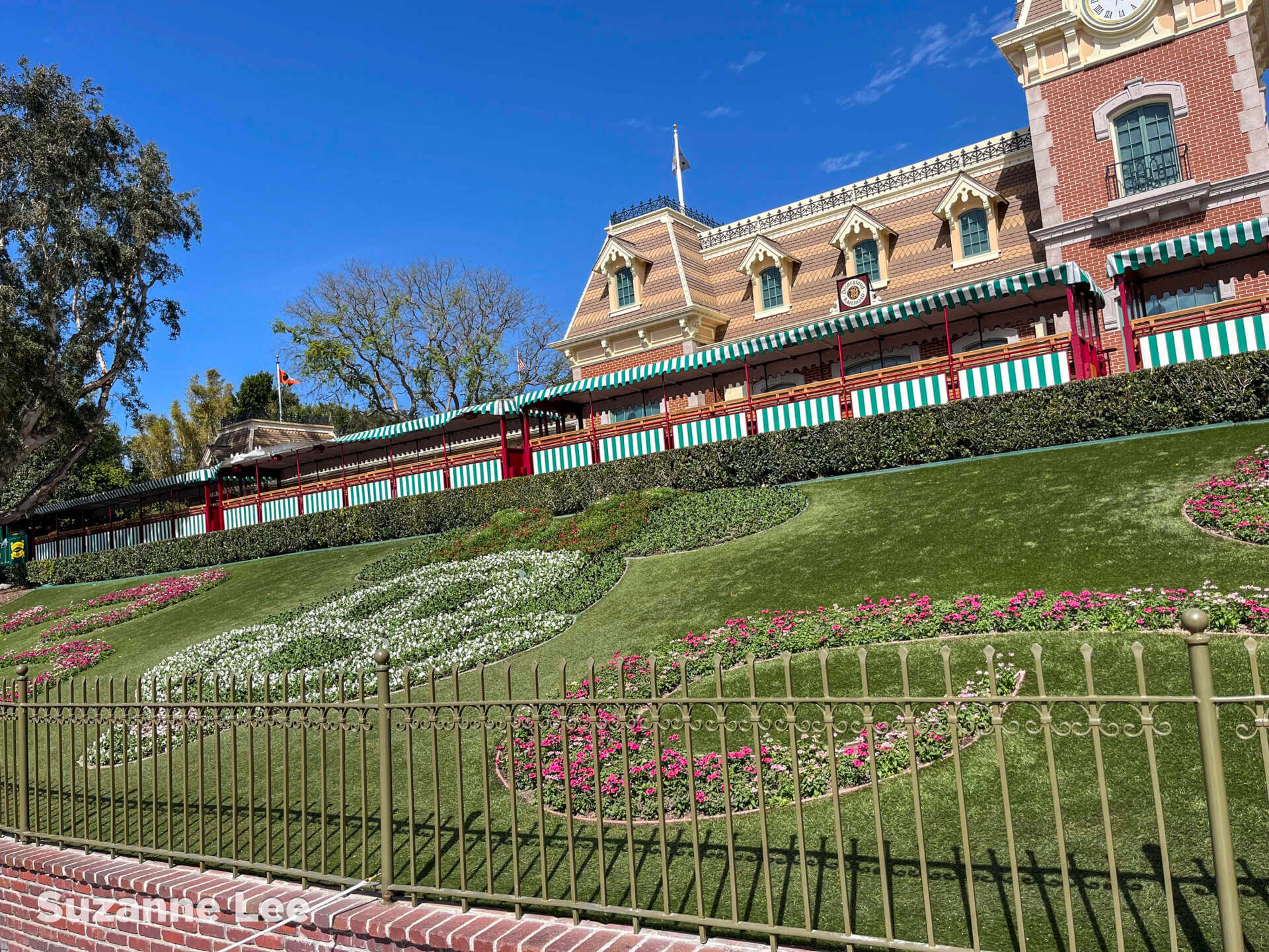 , DISNEYLAND UPDATE: Crowd Crush, Festival Feasts & Disneyland Delays